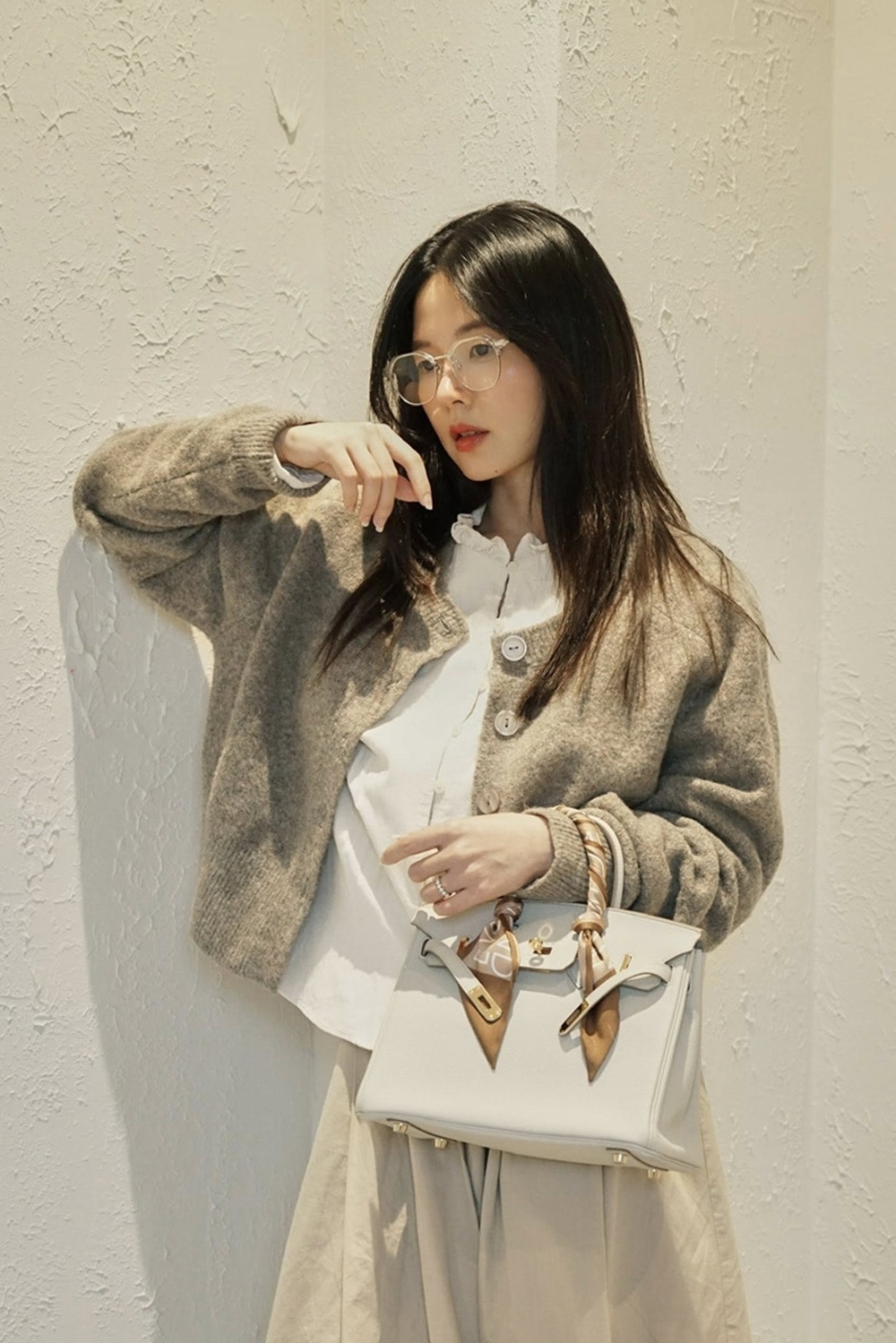 Midu xuất hiện giản dị được khen trẻ như nữ sinh.