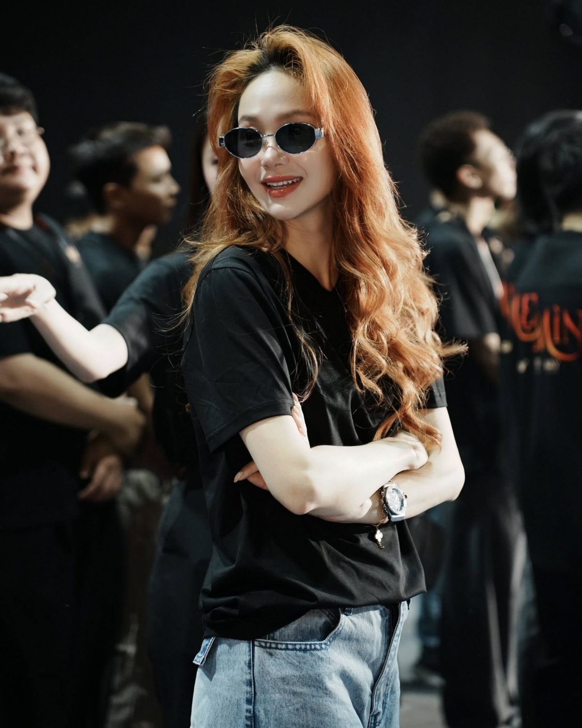 Minh Hằng mang đến nguồn năng lượng tích cực khi khoe ảnh khai máy dự án mới. Diện mạo rạng rỡ, thần thái tự tin của cô khiến người hâm mộ càng thêm mong chờ sản phẩm sắp tới.