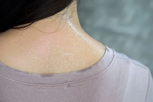 Mồ hôi muối phần lớn là phản ứng tự nhiên của cơ thể trong quá trình điều hòa thân nhiệt