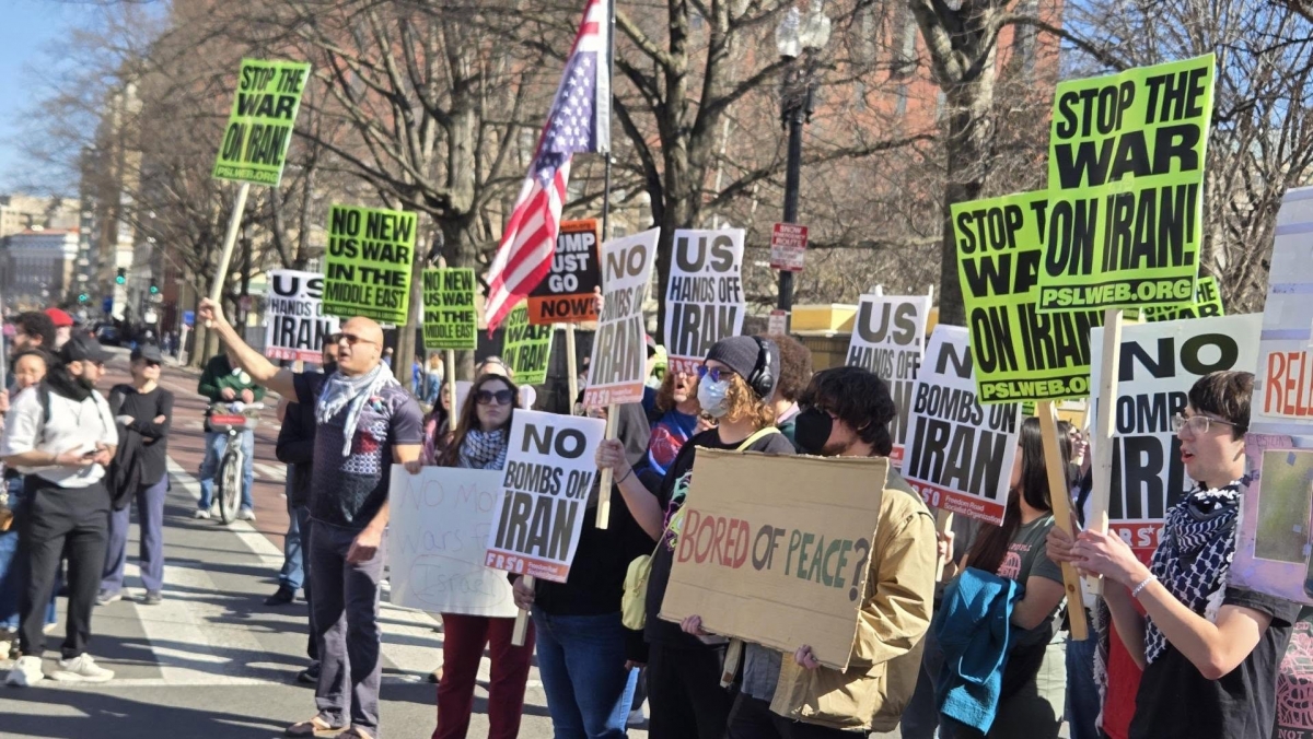 Người biểu tình tại Thủ đô Washington kêu gọi chấm dứt chiến tranh tại Iran.