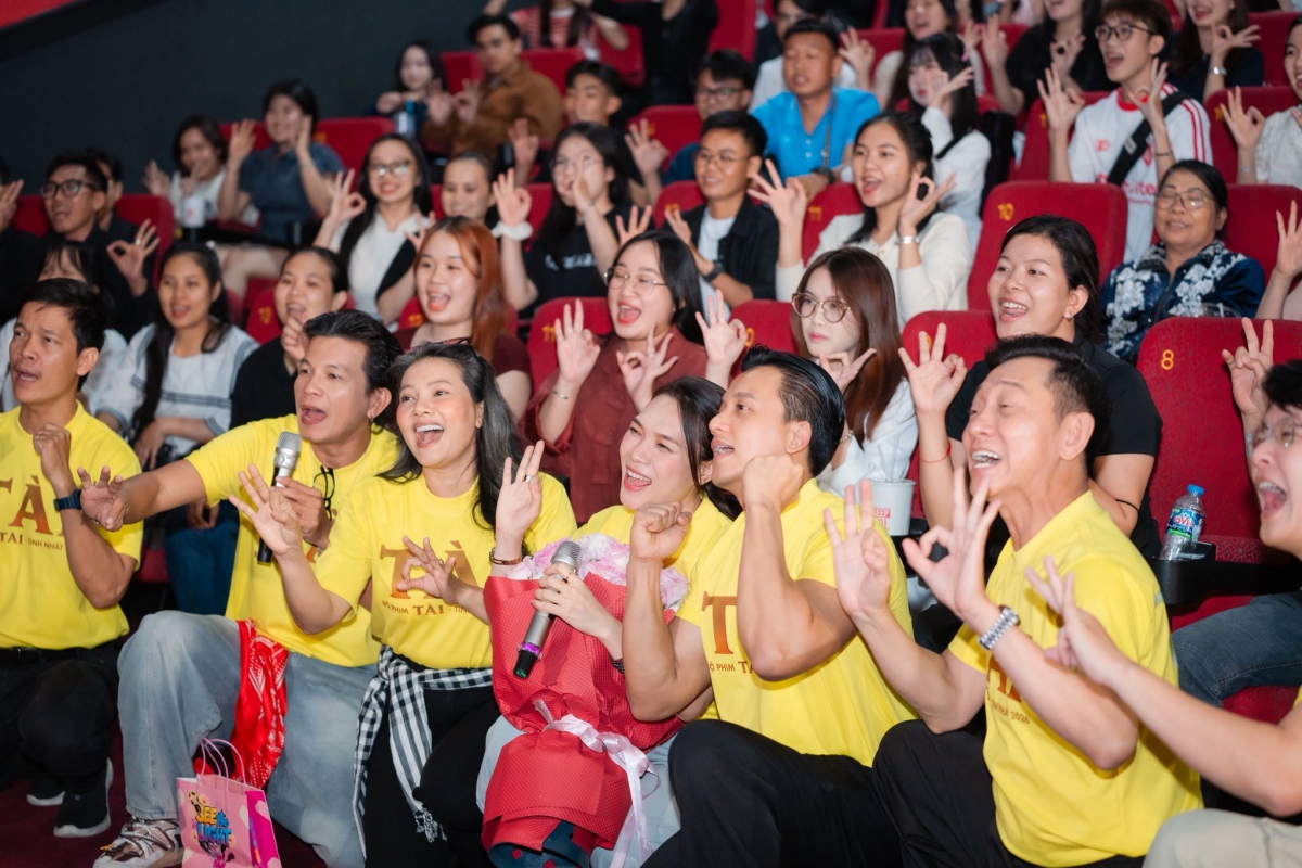 Mỹ Tâm cùng đoàn phim TÀI có chuyến cinetour đáng nhớ tại Cần Thơ, gửi lời cảm ơn khán giả đã ủng hộ bộ phim và dàn diễn viên