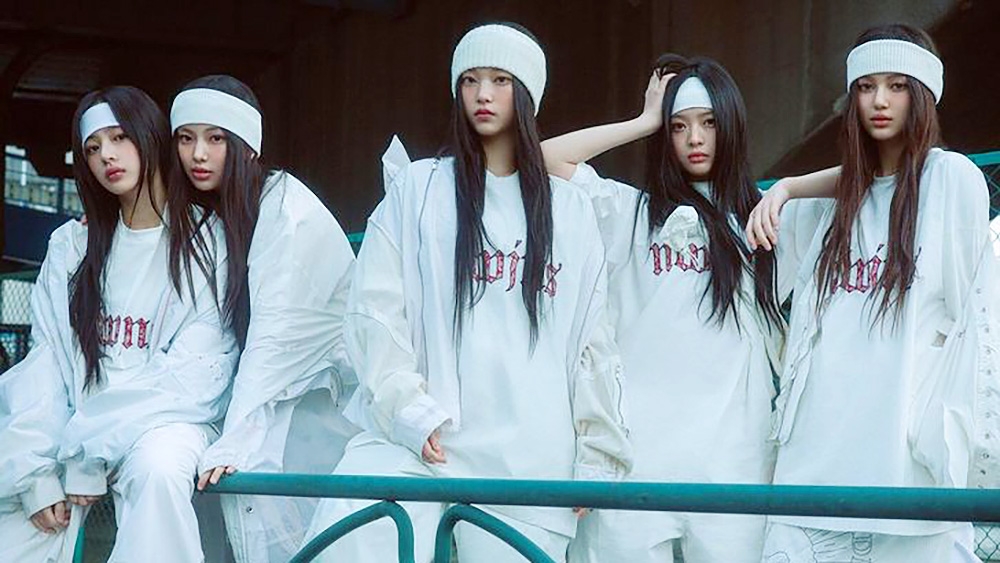 Các thành viên nhóm nhạc K-pop nữ NewJeans từ trái sang: Minji, Hyein, Haerin, Hanni và Danielle. (Ảnh: Ador)