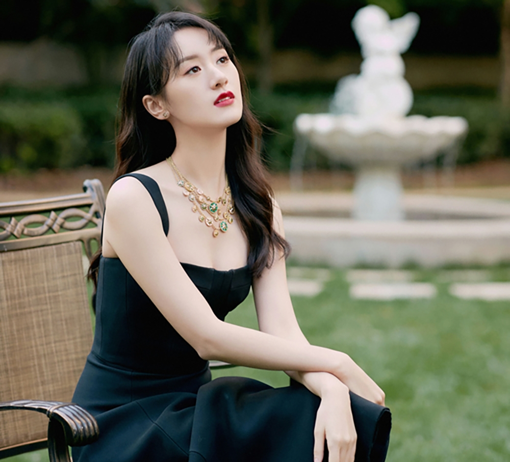 Cư dân mạng đặt câu hỏi “sự trở lại của Nguyên Băng Nhan có phải là sự sụp đổ của làng giải trí?”.