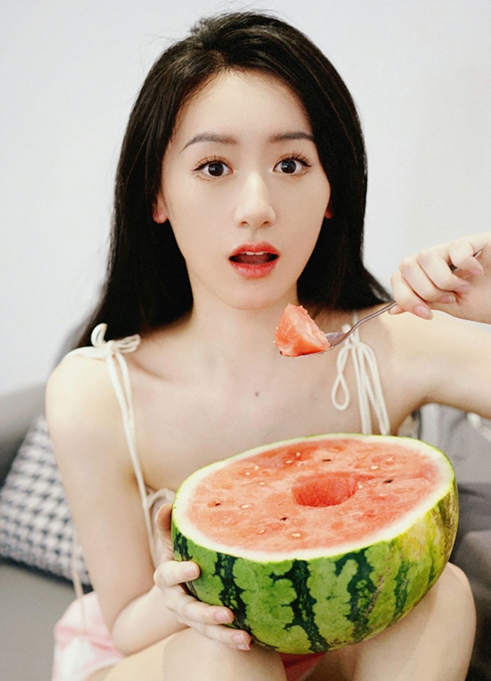 Theo QQ, nếu cô ấy thực sự trở lại, cô ấy có thể tham gia vào thị trường phim ngắn đang phát triển nhanh chóng và càng trở nên phổ biến gần đây.