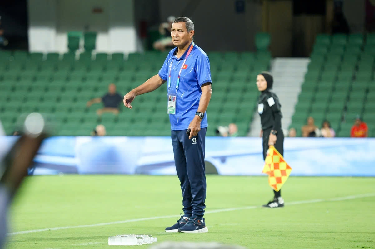 HLV Mai Đức Chung thận trọng khi đối đầu với Đài Bắc Trung Hoa (Ảnh: AFC).