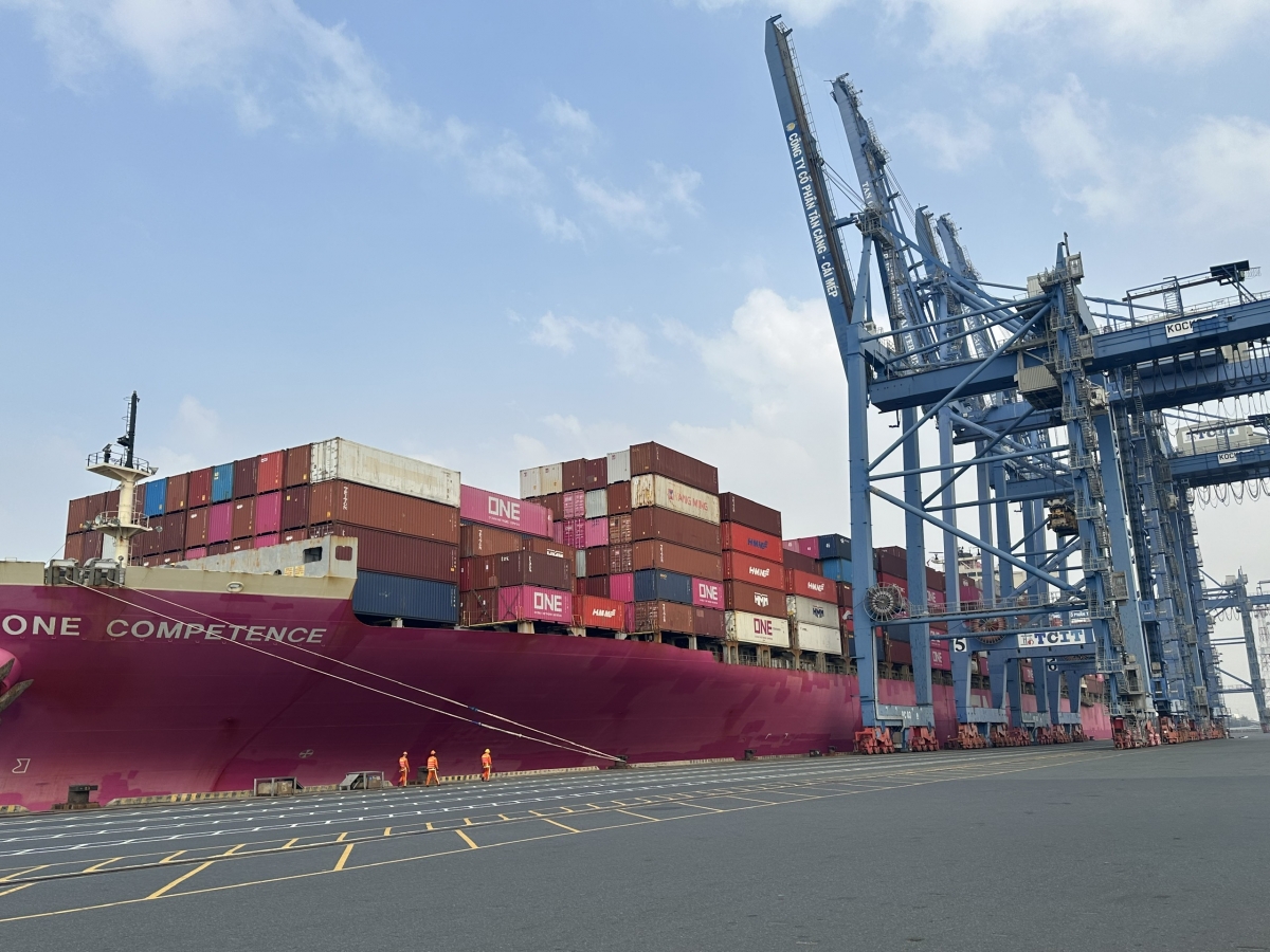 Nhiều hãng tàu đã thông báo tăng chi phí. (Ảnh: T.H)