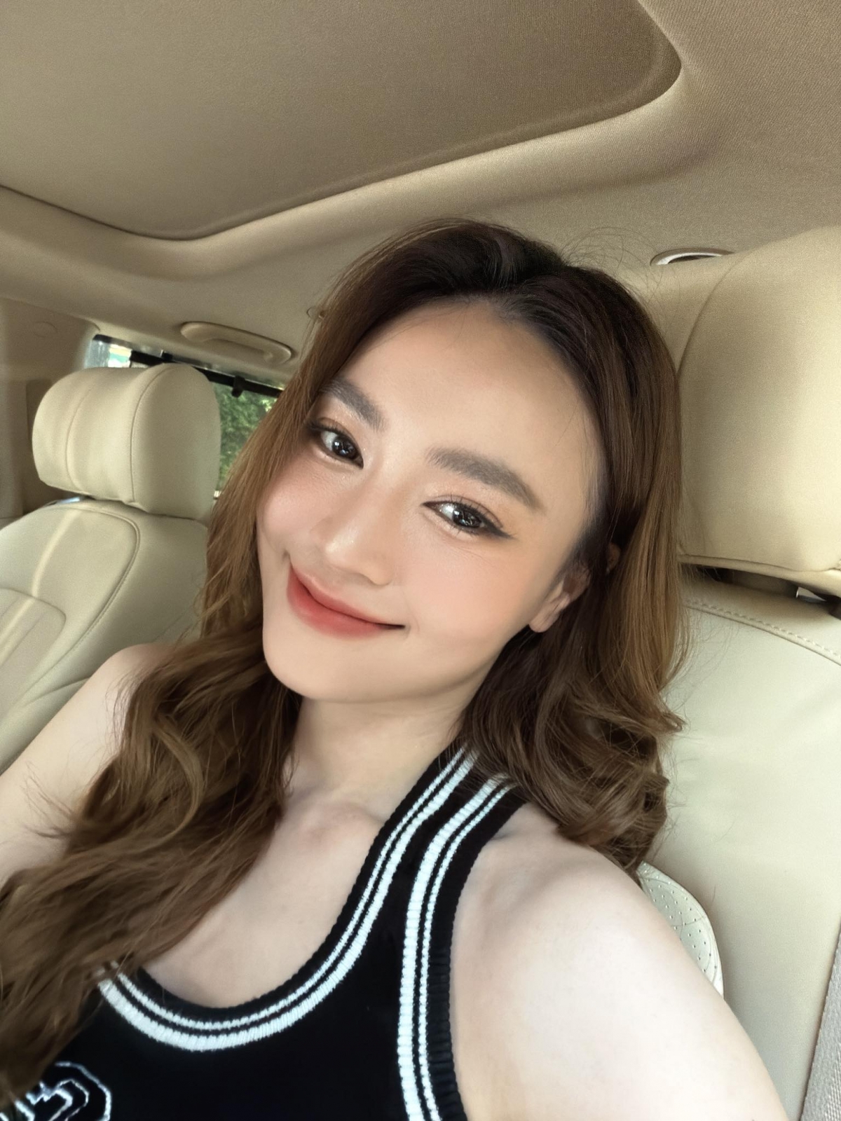 Ninh Dương Lan Ngọc khoe nhan sắc rạng rỡ, hài hước hỏi fan: “Chắc nhớ bé Nọc lắm đúng không?”.