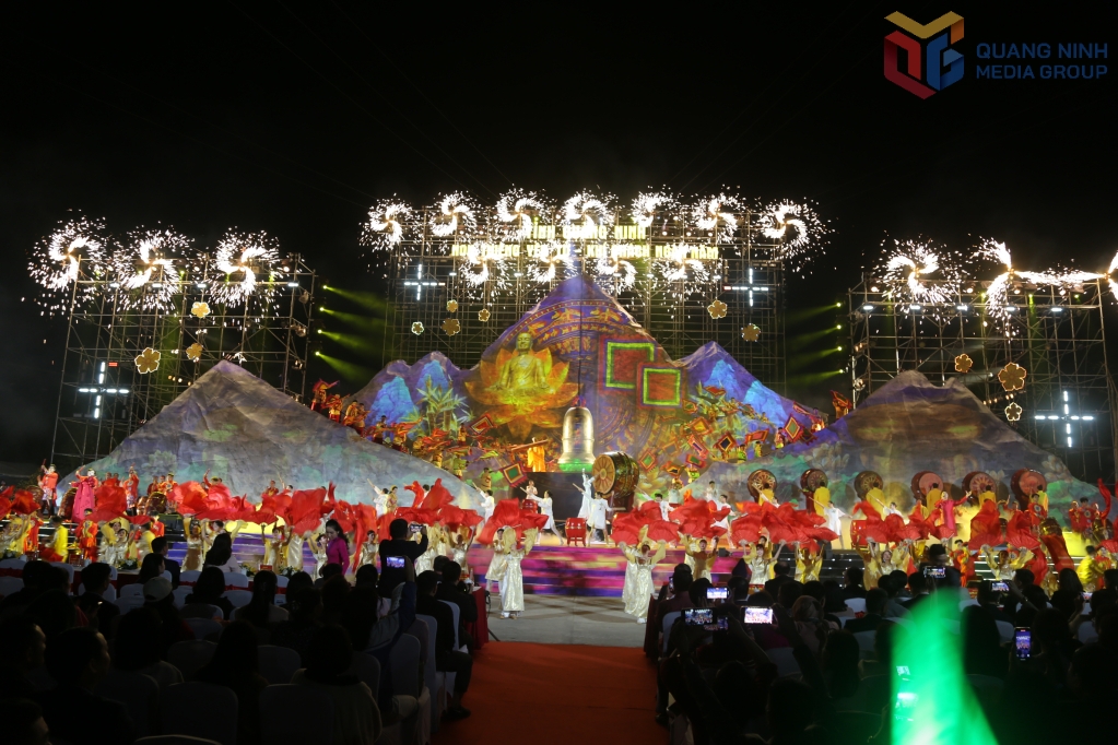 Chương trình nghệ thuật “Non thiêng Yên Tử - Khí phách ngàn năm” diễn ra đêm 7/3. (Ảnh: Quảng Ninh Media Group)