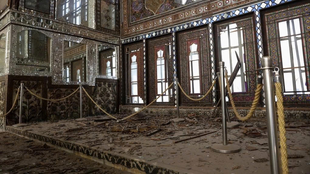 Đống đổ nát trong Cung điện Golestan tại Tehran sau cuộc tấn công của Israel và Mỹ, ngày 3/3 (Ảnh: Reuters)