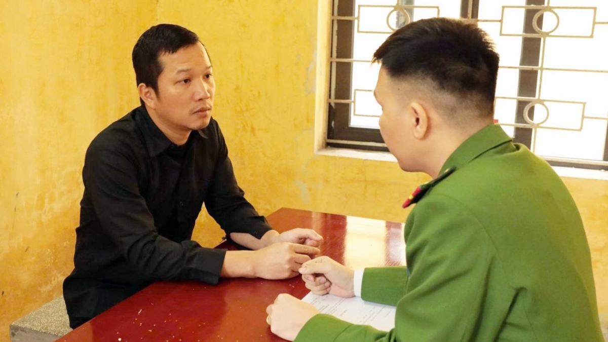 Đối tượng cầm đầu Phạm Nguyễn D. (SN 1979, trú tại Hà Nội) khai báo với cơ quan công an.