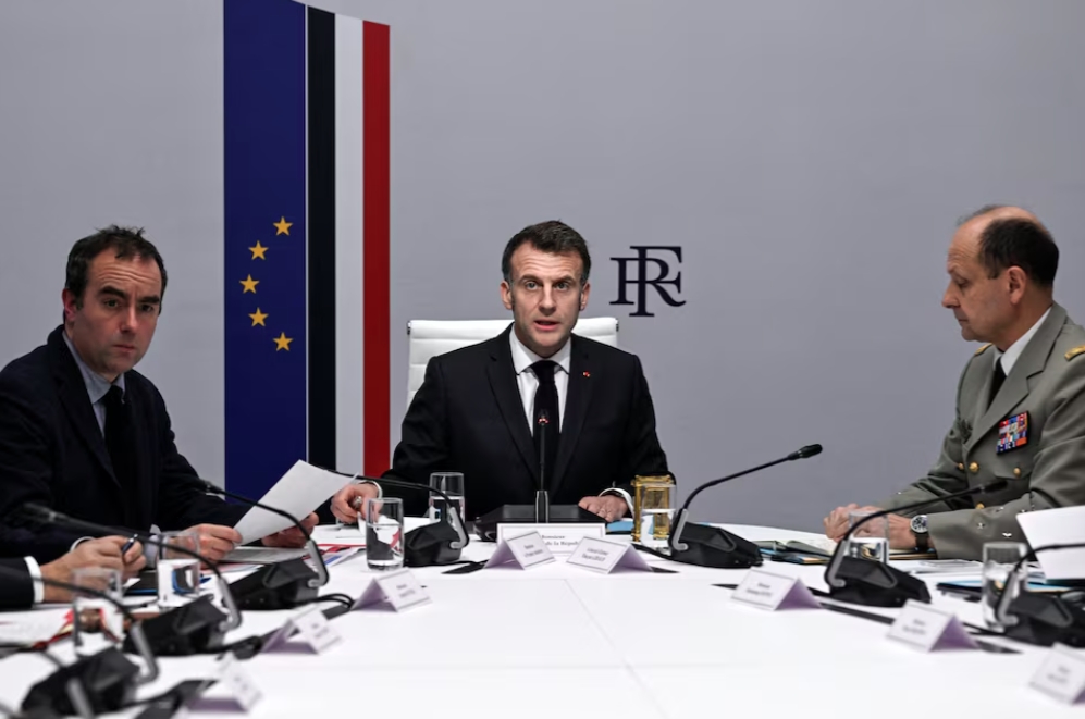 Tổng thống Pháp Emmanuel Macron phát biểu tại cuộc họp hội đồng quốc phòng ở Điện Élysée sau các cuộc tấn công của Mỹ và Israel vào Iran, tại Paris, Pháp, ngày 28/2/2026. Ảnh: Reuters