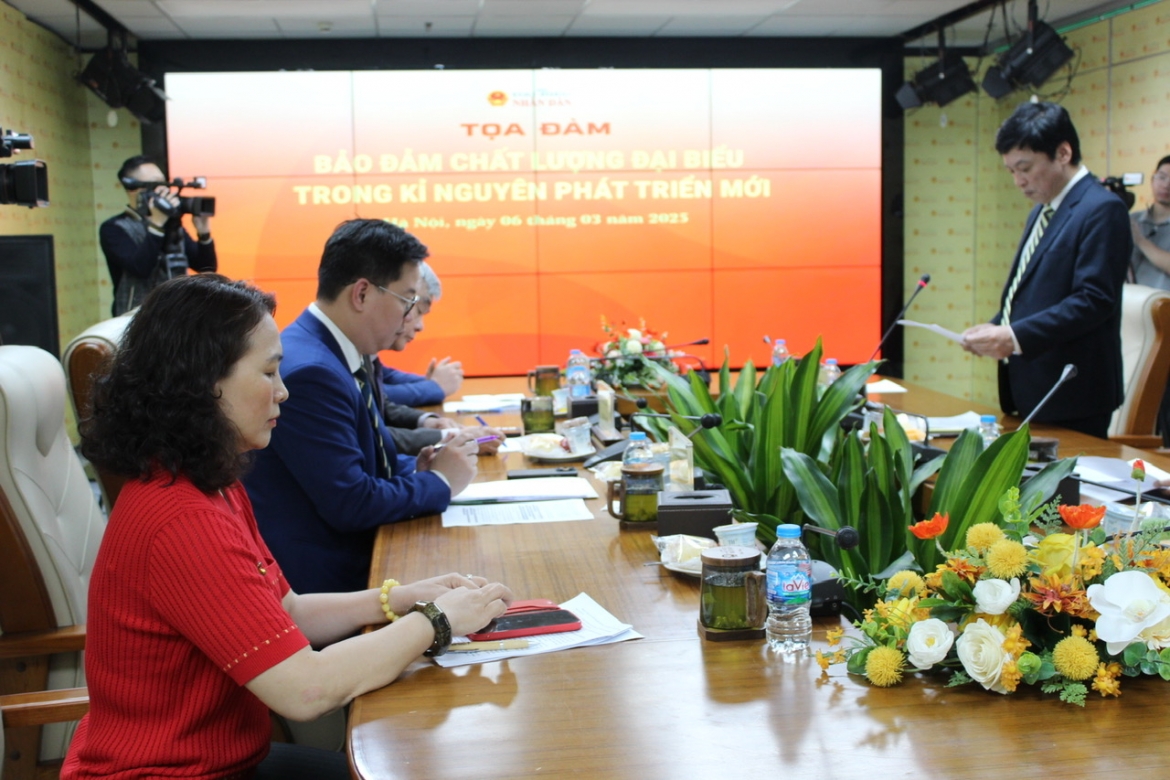 TS. Lê Thanh Kim, Phó Tổng Biên tập Báo Đại biểu Nhân dân phát biểu khai mạc tọa đàm.