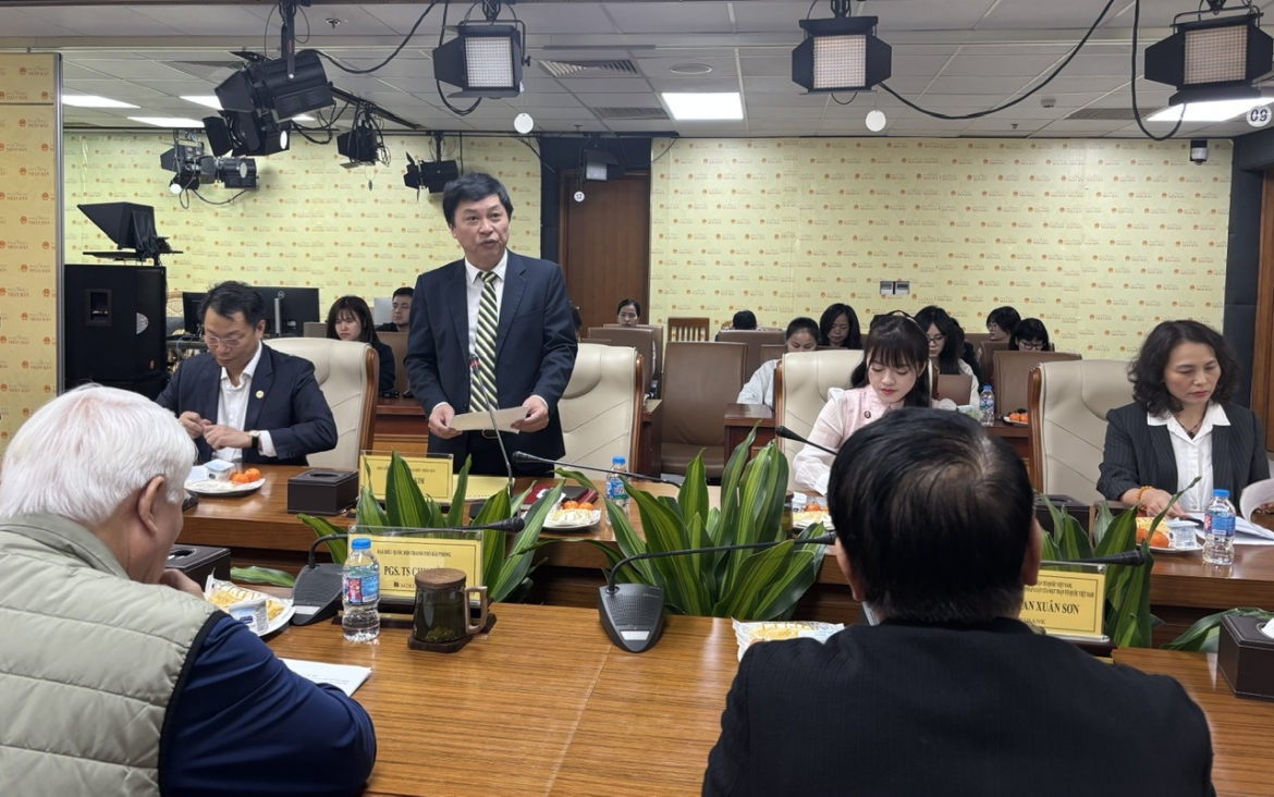 TS. Lê Thanh Kim phát biểu khai mạc tọa đàm.