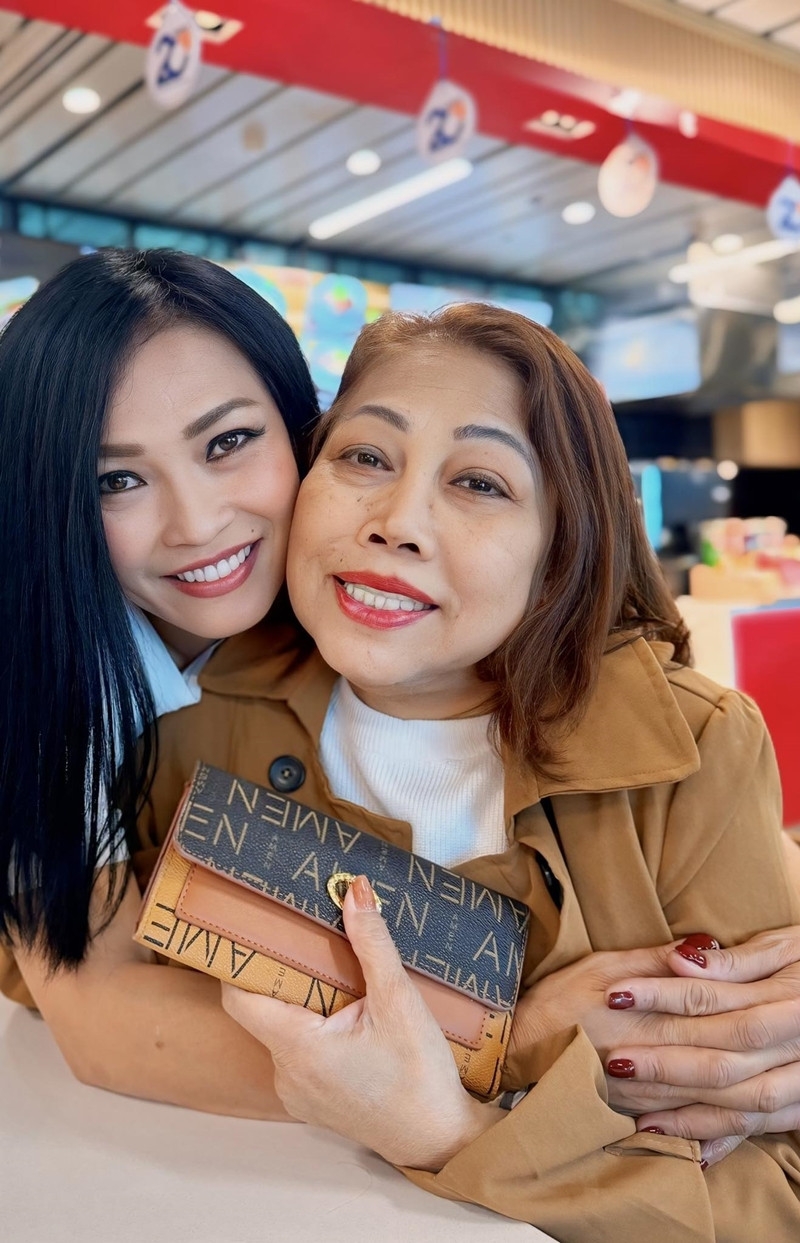 Phương Thanh bay ra Hội An để tham gia biểu diễn show cùng ca sĩ Siu Black.