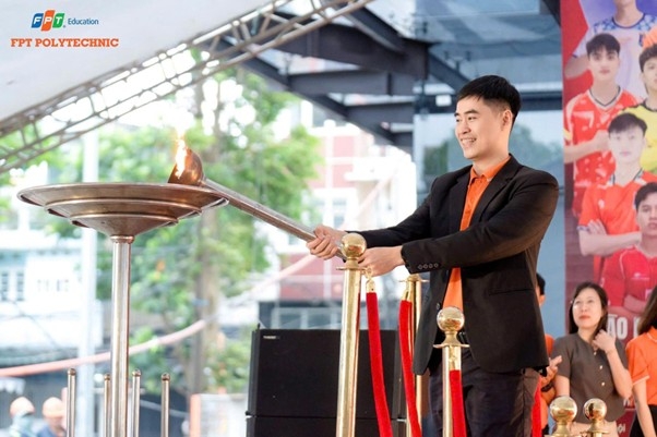 Thầy Vũ Chí Thành - Hiệu trưởng trường Cao đẳng FPT Polytechnic, người có sức ảnh hưởng lớn trong các hoạt động thể thao của trường