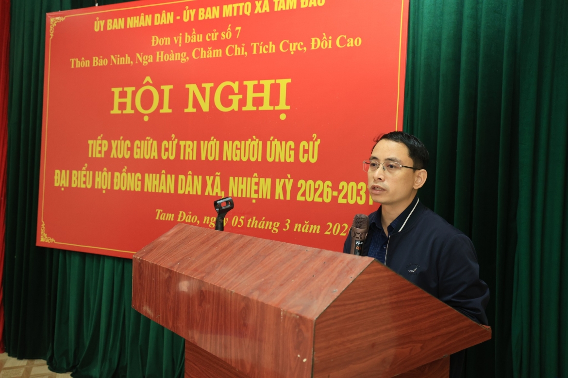 Ông Nguyễn Trung Kiên, Đảng ủy viên, Phó Chánh Văn phòng, phụ trách Văn phòng HĐND và UBND xã Tam Đảo, ứng cử viên HĐND xã khóa II trình bày chương trình hành động.