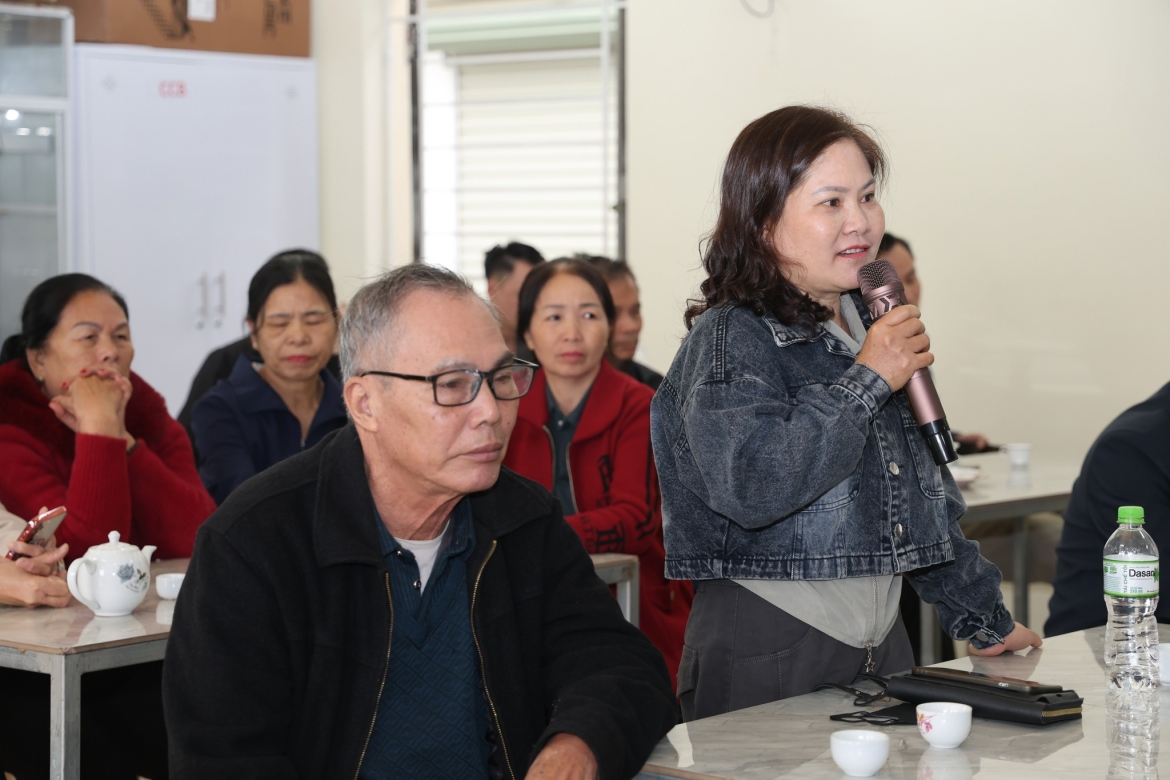 Cử tri Hoàng Mai thôn Đồi Cao nêu kiến nghị.