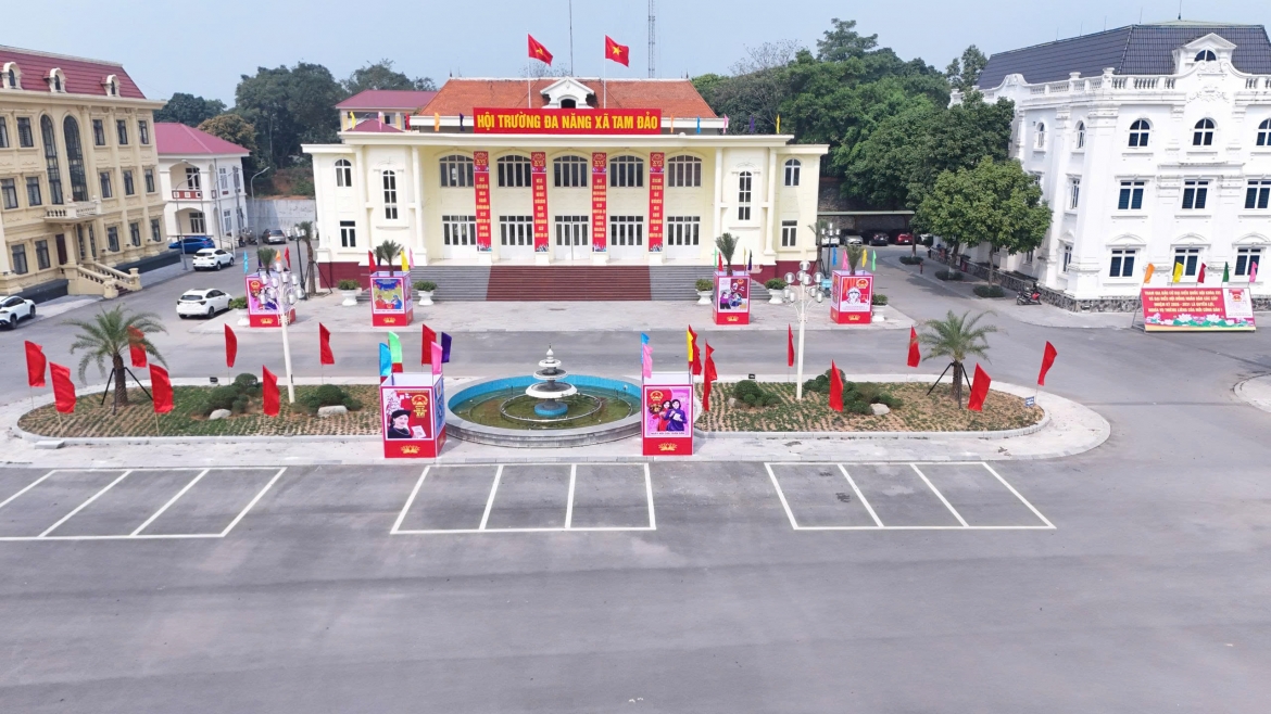 Không khí chuẩn bị cho “Ngày hội non sông” lan tỏa đến từng ngõ xóm, từng hộ gia đình, tạo khí thế phấn khởi trong nhân dân xã Tam Đảo.