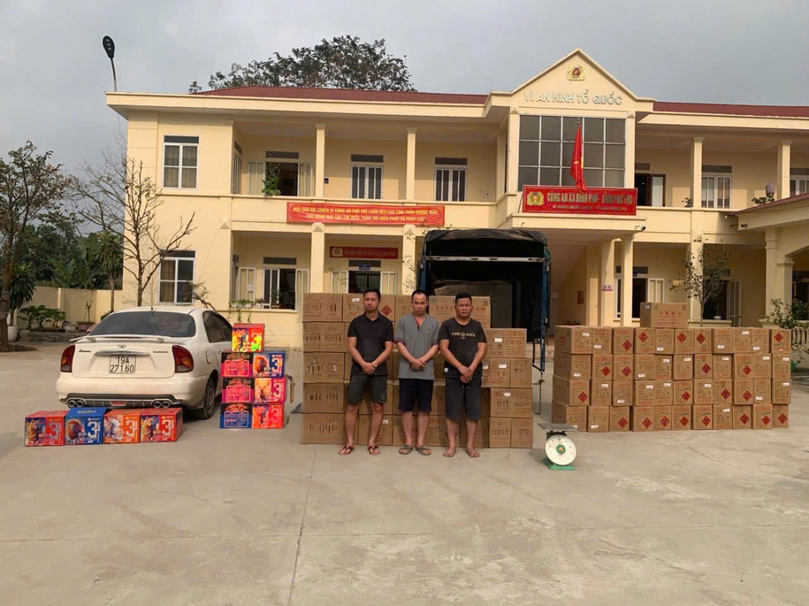 Các đối tượng Nguyễn Thành Luân; Lê Xuân Thịnh và Lê Công Sáu theo thứ tự từ trái sang phải. Ảnh CAPT.