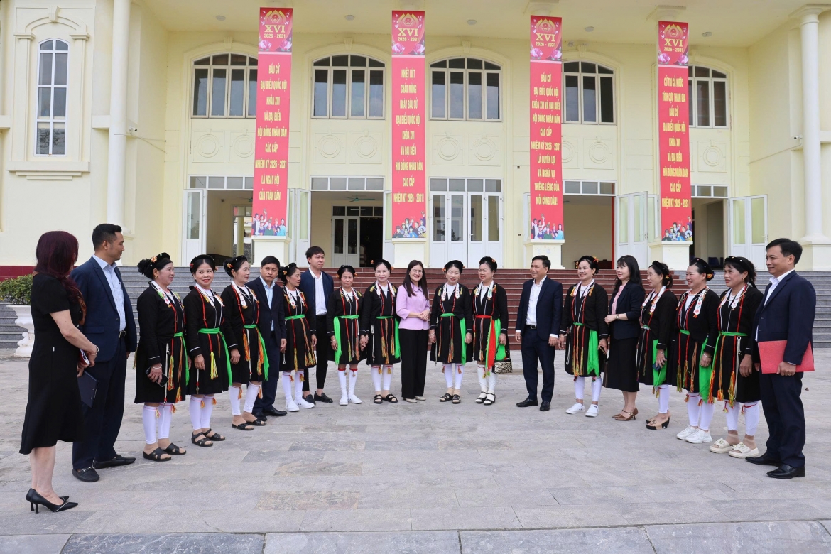 Đồng bào dân tộc Sán Dìu xã Tam Đảo chuẩn bị cho "Ngày hội non sông".