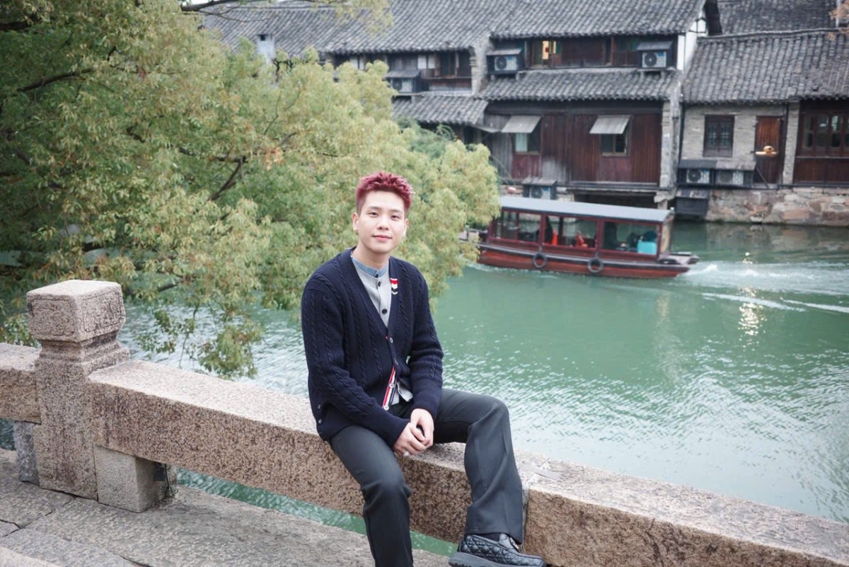 Quân AP chia sẻ khoảnh khắc thư giãn trong chuyến du lịch, gửi tặng bản thân một chút bình yên.