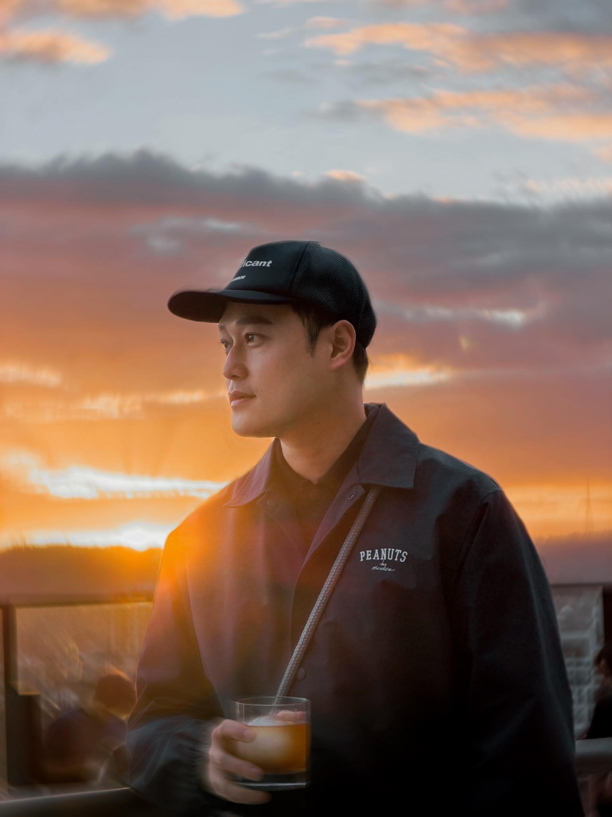 Ca sĩ Quang Vinh hào hứng chia sẻ hành trình khám phá Australia, kèm dòng trạng thái: “Không phải hoàng hôn nào cũng đẹp, phải đứng đúng chỗ… và đúng người chụp”.