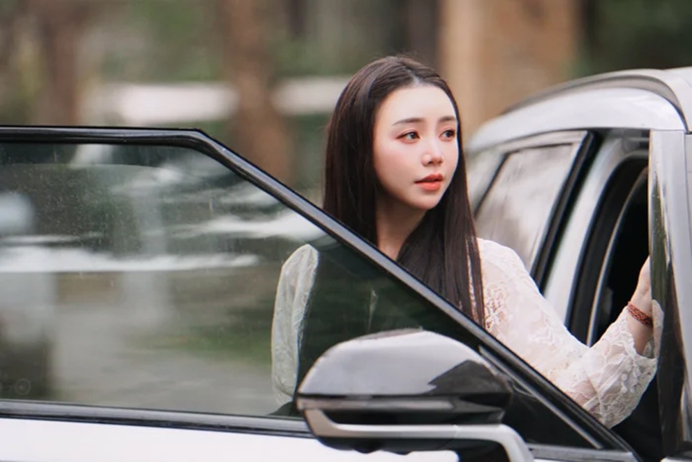 Quỳnh Kool 'đáp trả' cực gắt khi bị chê bai về nhan sắc tạo hình nhân vật của mình trong một bộ phim truyền hình đang phát sóng và cho rằng, nhân vật đang “gánh nguyên kho drama”, tâm trạng nặng nề nên khó có thể xuất hiện với hình ảnh chỉn chu như một beauty blogger.