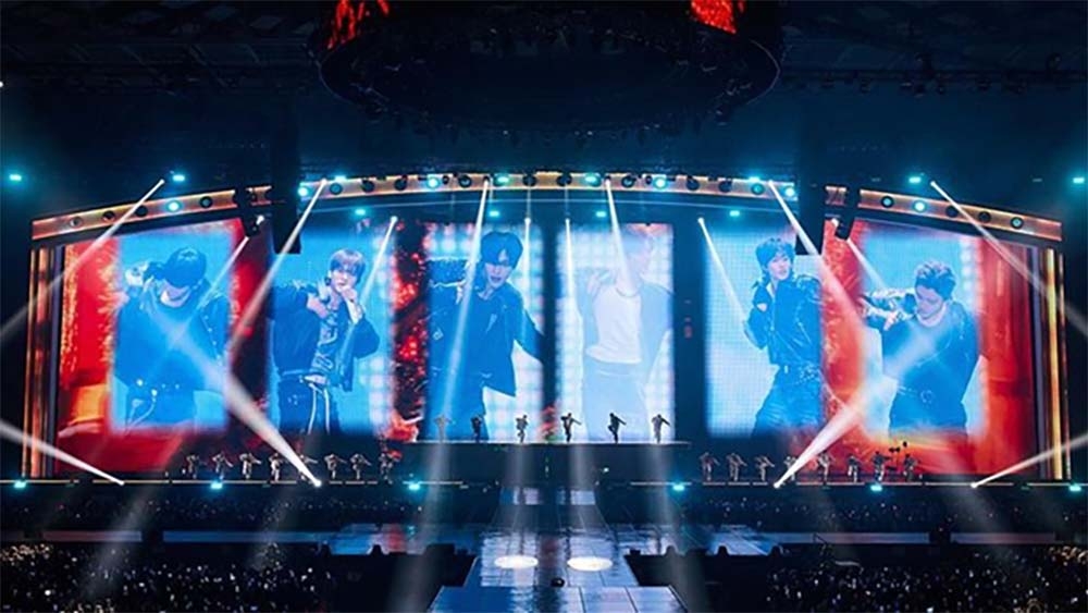 Nhóm nhạc K-pop nam RIIZE biểu diễn trong đêm diễn cuối cùng tại Seoul trong tour diễn “RIIZING LOUD” ở KSPO Dome. Tour diễn đã trải dài qua 21 thành phố trên toàn cầu, thu hút khoảng 420.000 người hâm mộ. (Ảnh: SM Entertainment)