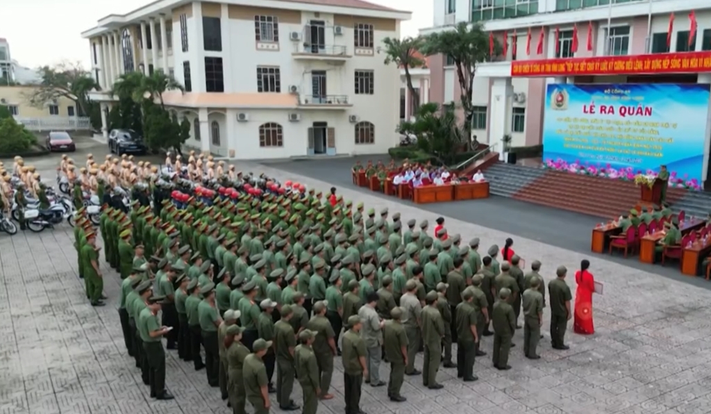 Công an Vĩnh Long ra quân bảo vệ bầu cử