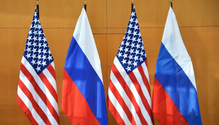 Quốc kỳ Nga - Mỹ. (Ảnh: Ria Novosti)