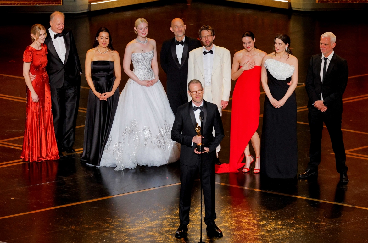 Đạo diễn Joachim Trier tại lễ trao giải Oscar với Phim quốc tế xuất sắc nhất dành cho "Sentimental Value"