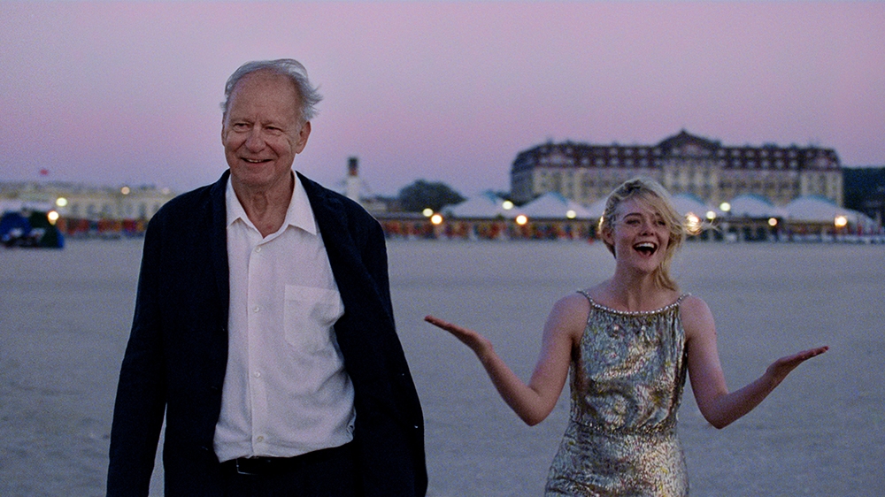 Stellan Skarsgard và Renate Reinsve trong “Sentimental Value”.