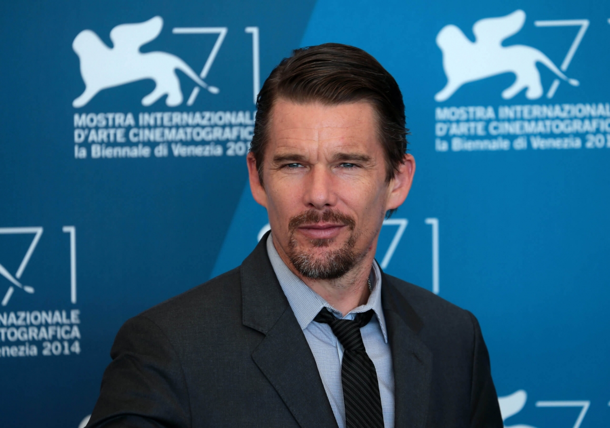 Ethan Hawke có sự nghiệp điện ảnh đa dạng, từ các bộ phim nghệ thuật như "Reality Bites" và loạt phim "Before" cho đến những tác phẩm nổi tiếng như "Dead Poets Society". Ông đã nhiều lần được đề cử Oscar cho cả diễn xuất và kịch bản, nhưng vẫn chưa giành được giải thưởng.