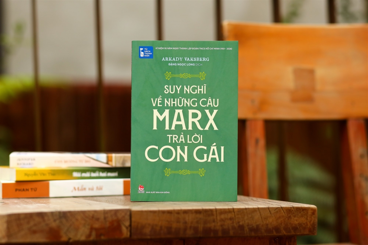 Sách "Suy nghĩ về những câu Marx trả lời con gái" góp mặt trong Tủ sách Thanh niên