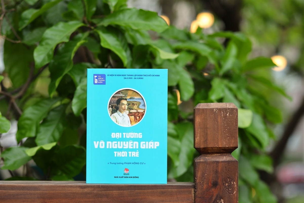 Cuốn sách "Đại tướng Võ Nguyên Giáp thời trẻ" góp mặt trong Tủ sách Thanh niên