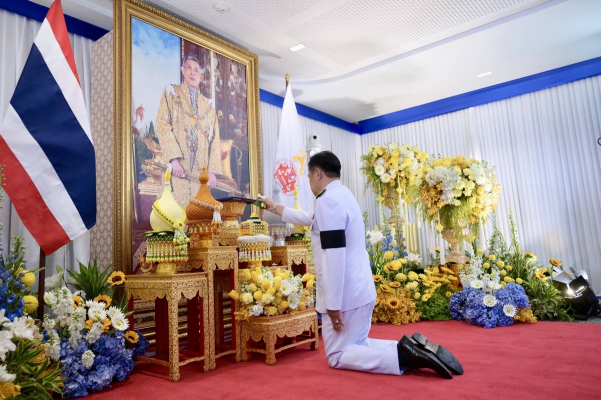 Tân Thủ tướng Thái Lan Anutin Charnvirakul tiếp nhận sắc phong của Nhà Vua Thái Lan. Ảnh: VP Thủ tướng Thái Lan