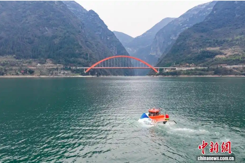 Tàu lặn du lịch của công ty ở Trùng Khánh. Ảnh: China News