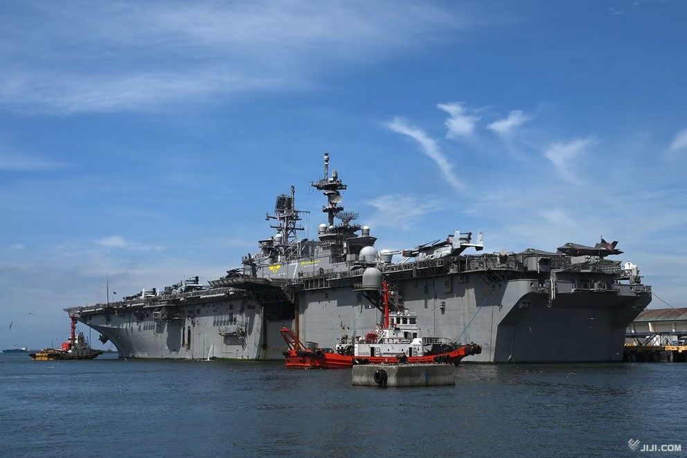 Tàu tấn công đổ bộ USS Tripoli của quân đội Mỹ. Ảnh: Jiji Press