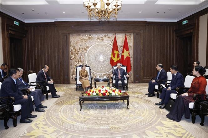 Tổng Bí thư Tô Lâm tiếp bà Men Sam An, Phó Chủ tịch Đảng Nhân dân Campuchia, Chủ tịch Hội đồng Quốc gia Mặt trận đoàn kết phát triển Tổ quốc Campuchia. Ảnh: Thống Nhất/TTXVN