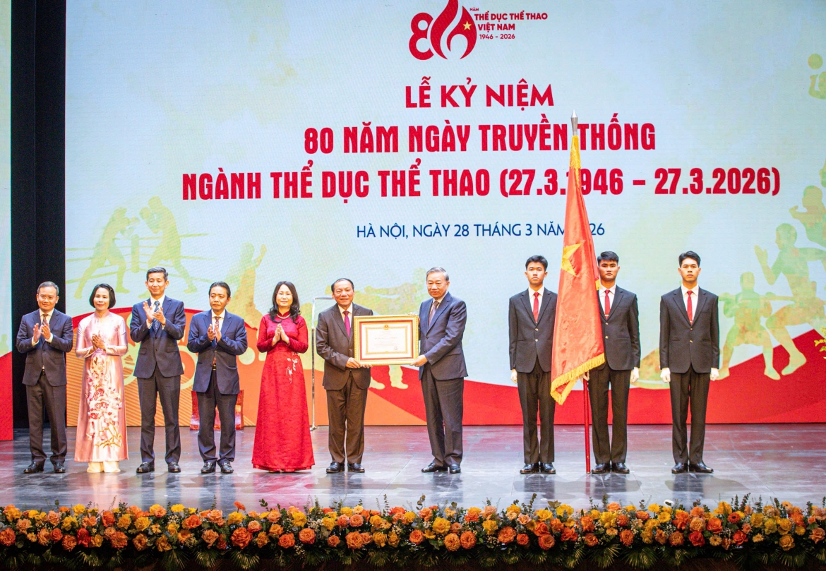 Tổng Bí thư Tô Lâm trao tặng Huân chương Lao động hạng Nhất cho Cục Thể dục, Thể thao Việt Nam. 