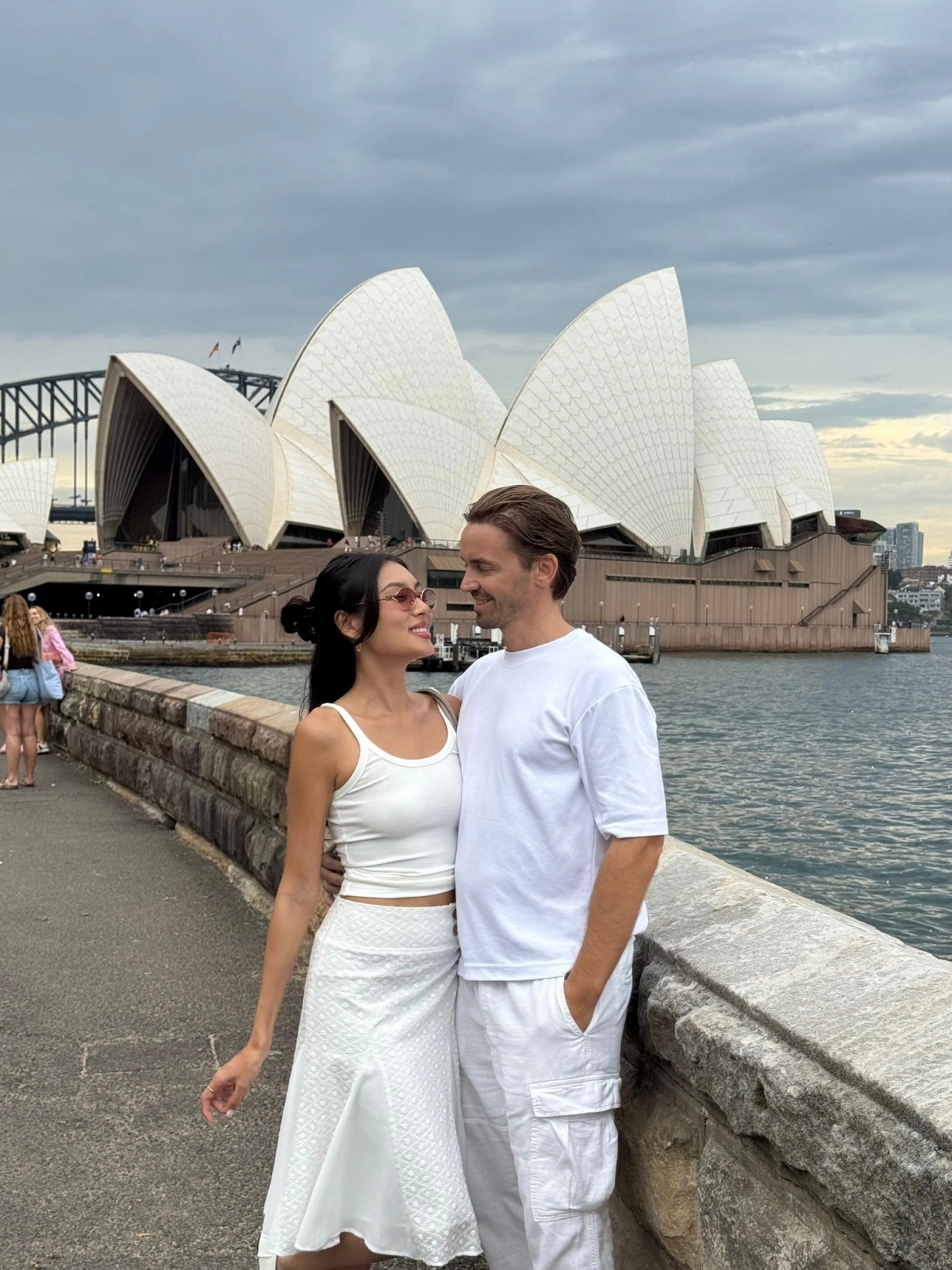 Á hậu Thảo Nhi Lê cùng doanh nhân Pháp Romain Leclef 'thấy hạnh phúc' khi có ba tuần dành riêng cho nhau trong chuyến du lịch kết hợp làm việc tại Australia và New Zealand.