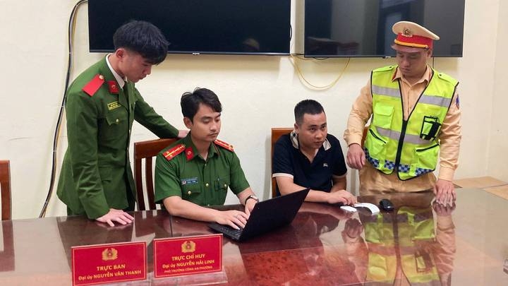 Cơ quan chức năng xác định tài xế Vũ Văn Tuấn vi phạm nồng độ cồn và đang củng cố hồ sơ xử lý thêm hành vi chống người thi hành công vụ.