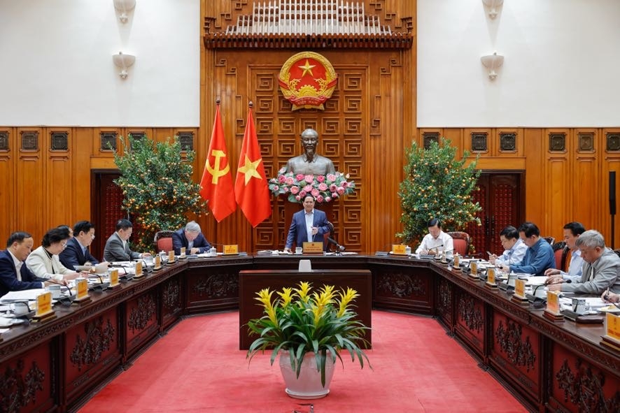 Thủ tướng yêu cầu tập trung vào những giải pháp quan trọng như thực hiện chính sách tiền tệ chủ động, linh hoạt, kịp thời, phù hợp với diễn biến tình hình; chính sách tài khóa mở rộng có trọng tâm, trọng điểm hơn nữa. (Ảnh: báo Chính phủ)
