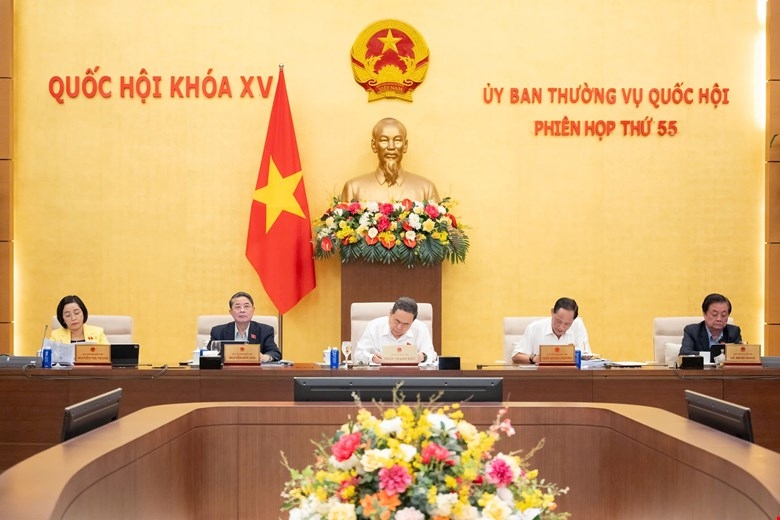 UBTVQH cho ý kiến về dự án Luật sửa đổi, bổ sung một số điều của Luật Thi đua, khen thưởng