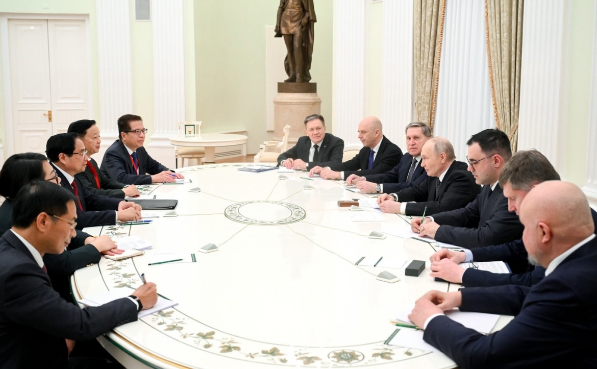 Thủ tướng Phạm Minh Chính cùng đoàn hội kiến Tổng thống Nga Vladimir Putin