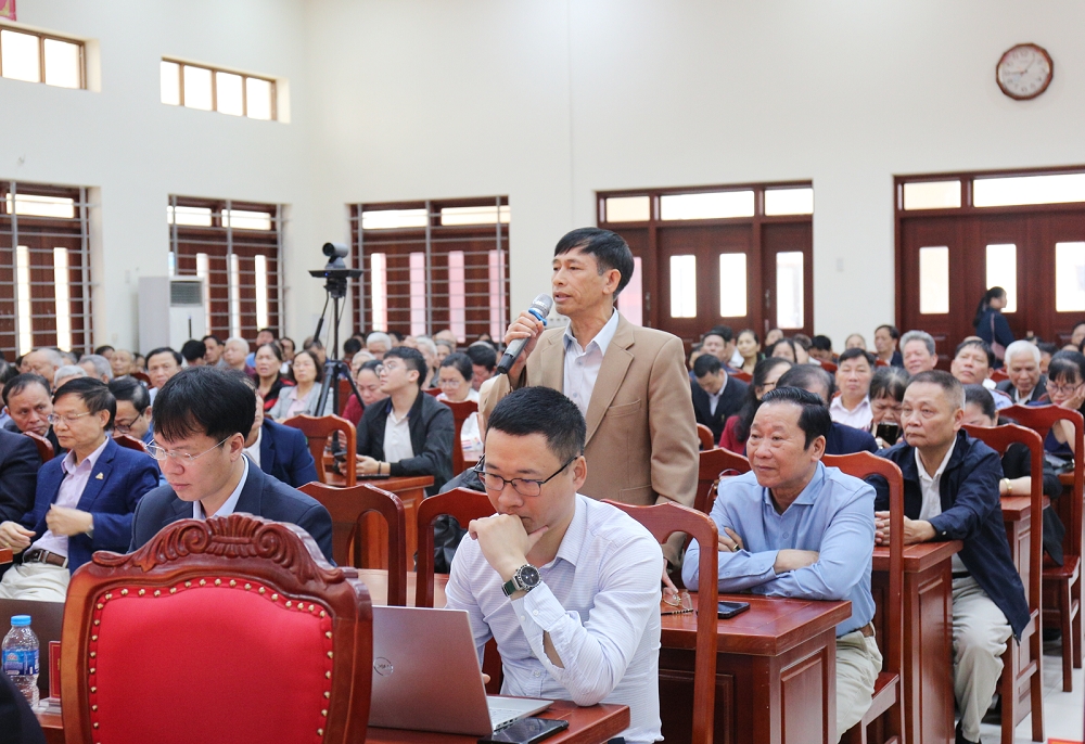 Cử tri phường Bắc Giang trao đổi một số nội dung tại hội nghị