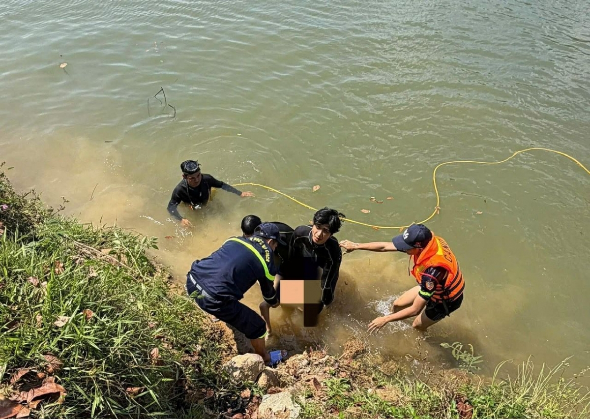 Tìm thấy thi thể học sinh bị đuối nước trên sông Hương- Ảnh Nhật Hoàng