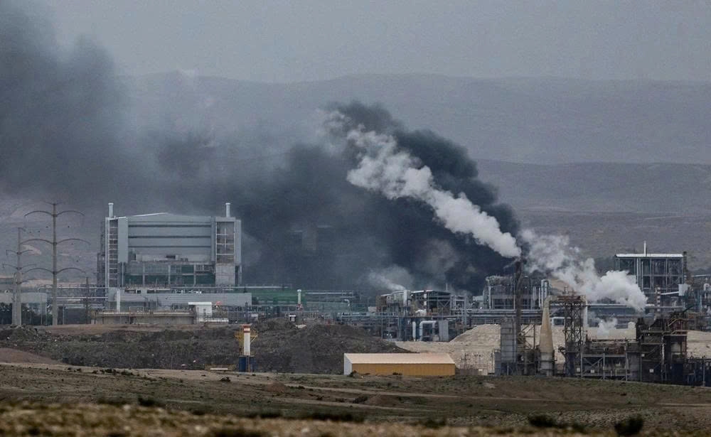 Iran tấn công tên lửa vào miền Nam Israel. Ảnh: Reuters​