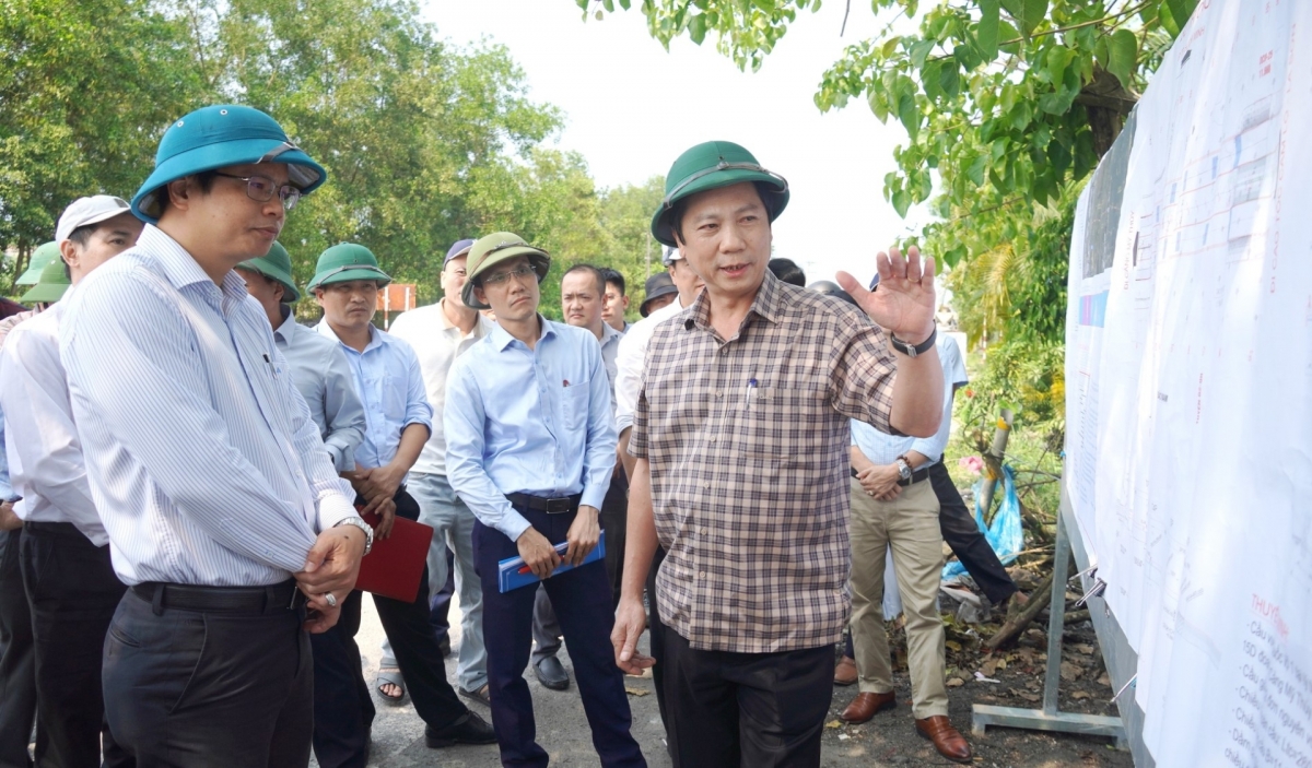 Tỉnh Quảng Trị đã phân công lãnh đạo UBND tỉnh tổ chức kiểm tra định kỳ nửa tháng một lần đối với
dự án Quốc lộ 15D