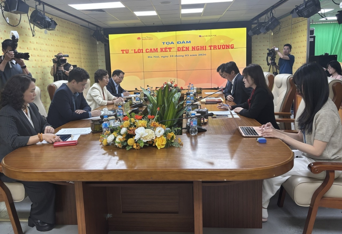Báo Đại biểu Nhân dân tổ chức tọa đàm với chủ đề “Từ “lời cam kết” đến nghị trường”. 